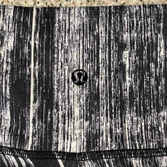 Lululemon High Times Pants EUC Size 8 Heat Wave White Black/ Black - Picture 9 of 9